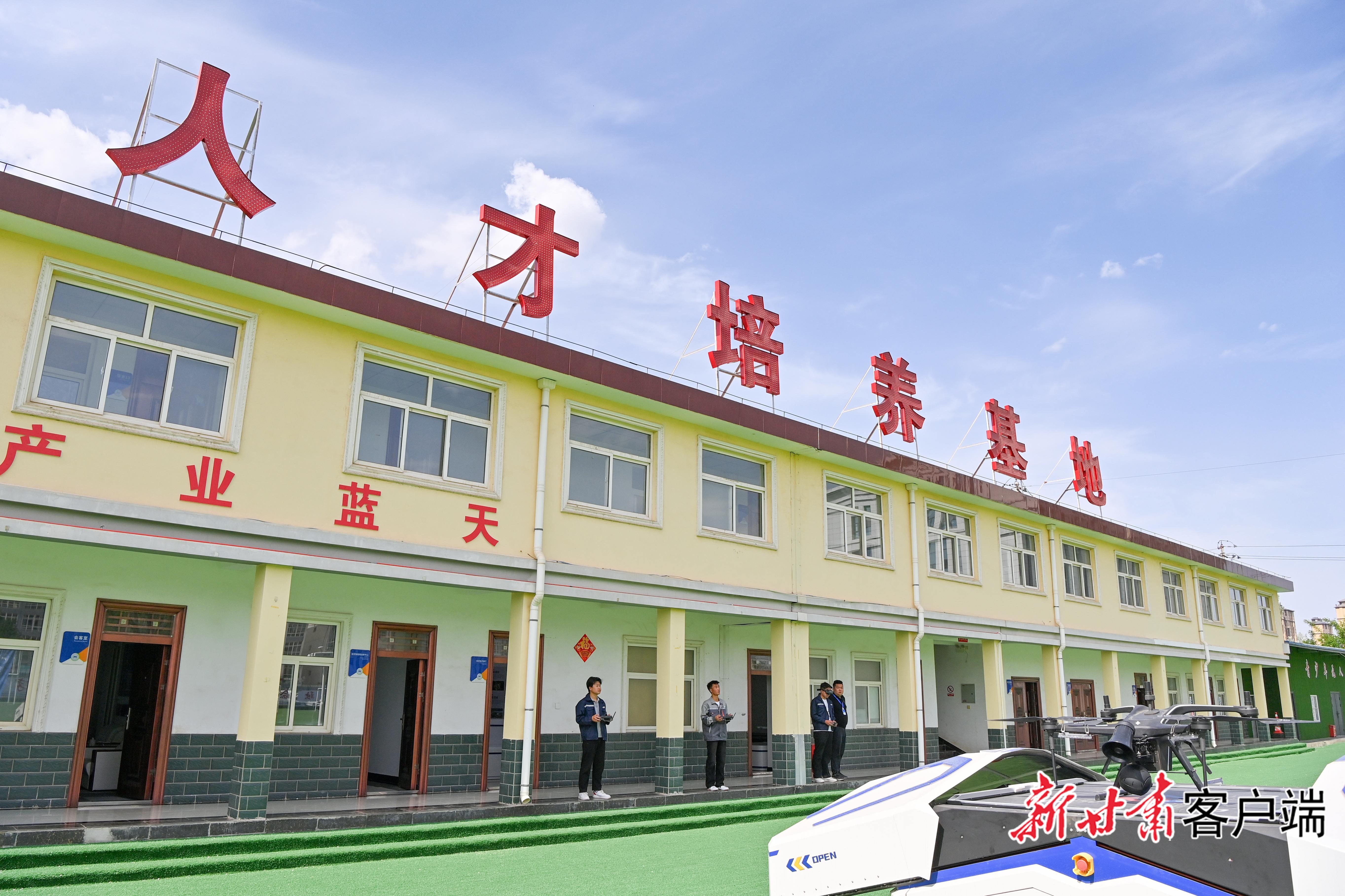 庆阳：低空经济热 “飞手”培训忙