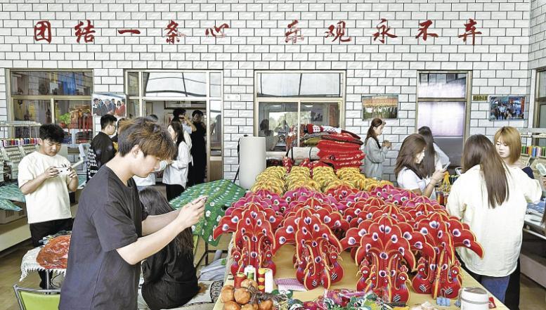 西峰区：非遗工坊成高校学生实训课堂