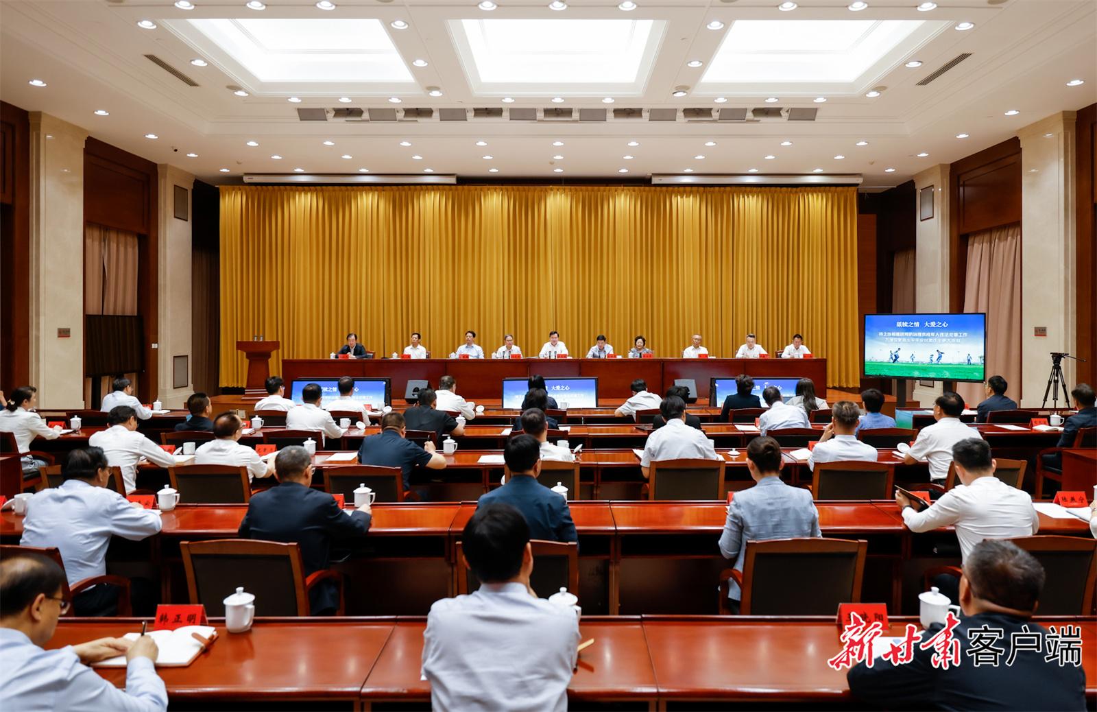 胡昌升在全省预防治理未成年人违法犯罪工作推进会上强调：满怀舐犊之情 强化立体施策 为未成年人健康成长保驾护航 石谋军主持