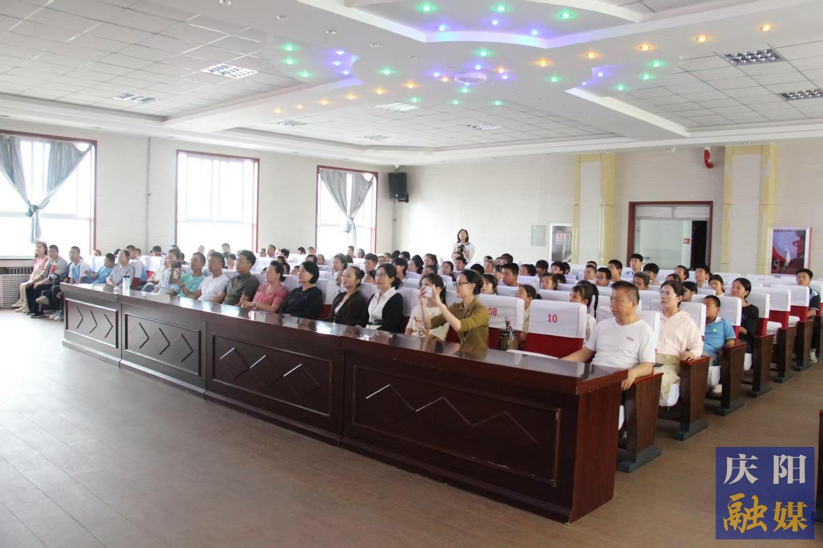 【点亮美好教育】以艺术之名叩响心灵之窗——庆阳市艺润教师艺术团开展“艺路同行 爱润特教”公益送教活动