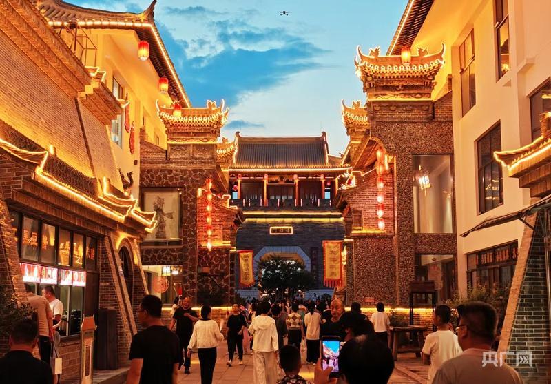 “与辉同行阅山河”甘肃行｜“走播+定点带货”点燃庆阳文旅新热度