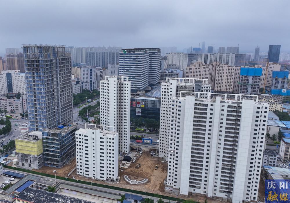 【摄影报道】西峰区盛世宏璟项目建设正酣 老城区焕新加速