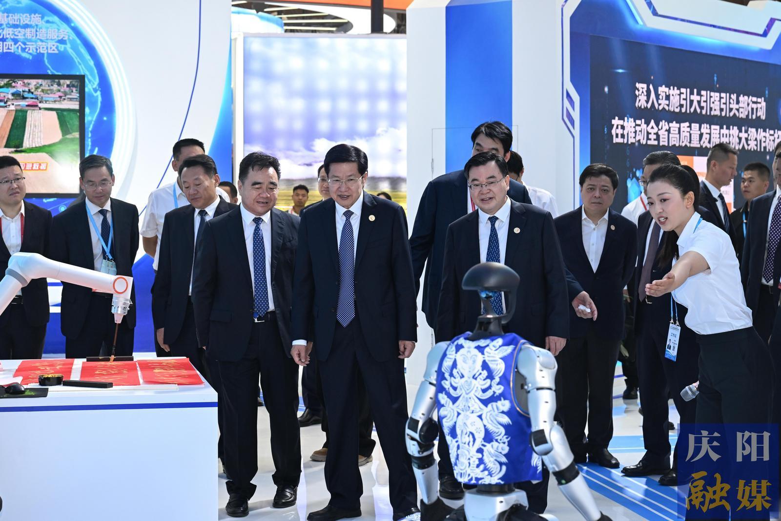 第三十一届中国兰州投资贸易洽谈会开幕 高云龙胡昌升任振鹤庄国泰等巡视庆阳展馆