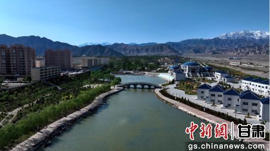 绿满陇原·奇迹三北 | 让居民在“绿”与“亮”中触摸幸福