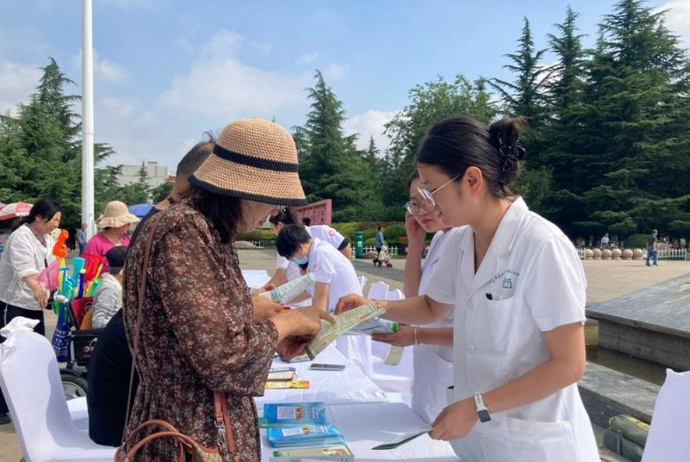 市区联合举办第36个世界人口日主题宣传活动