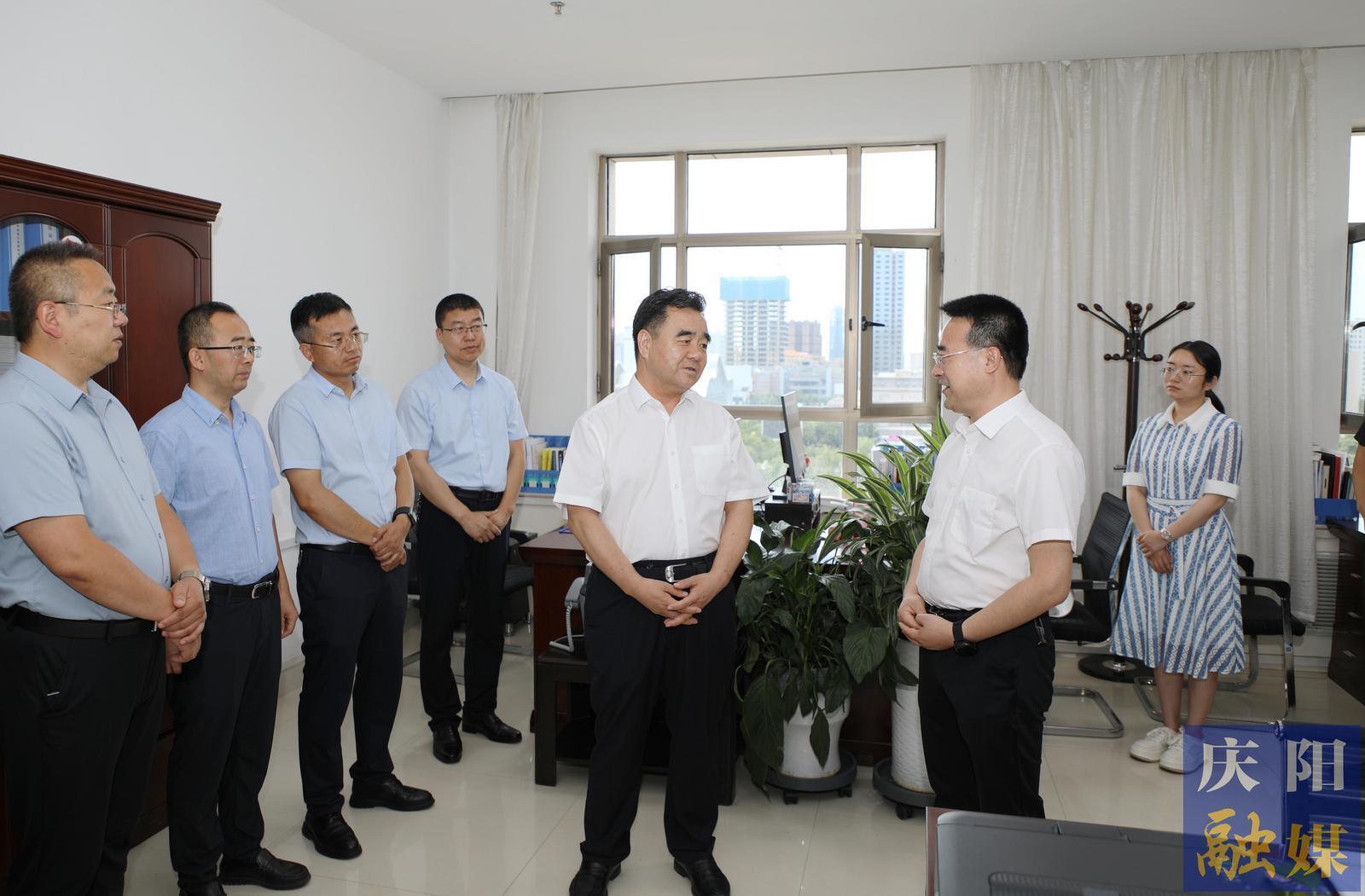 黄泽元在调研数字经济培育发展情况时强调 完善机制优化职能持续积蓄数字经济优势 增强合力提高效率奋力打造全国算力高地